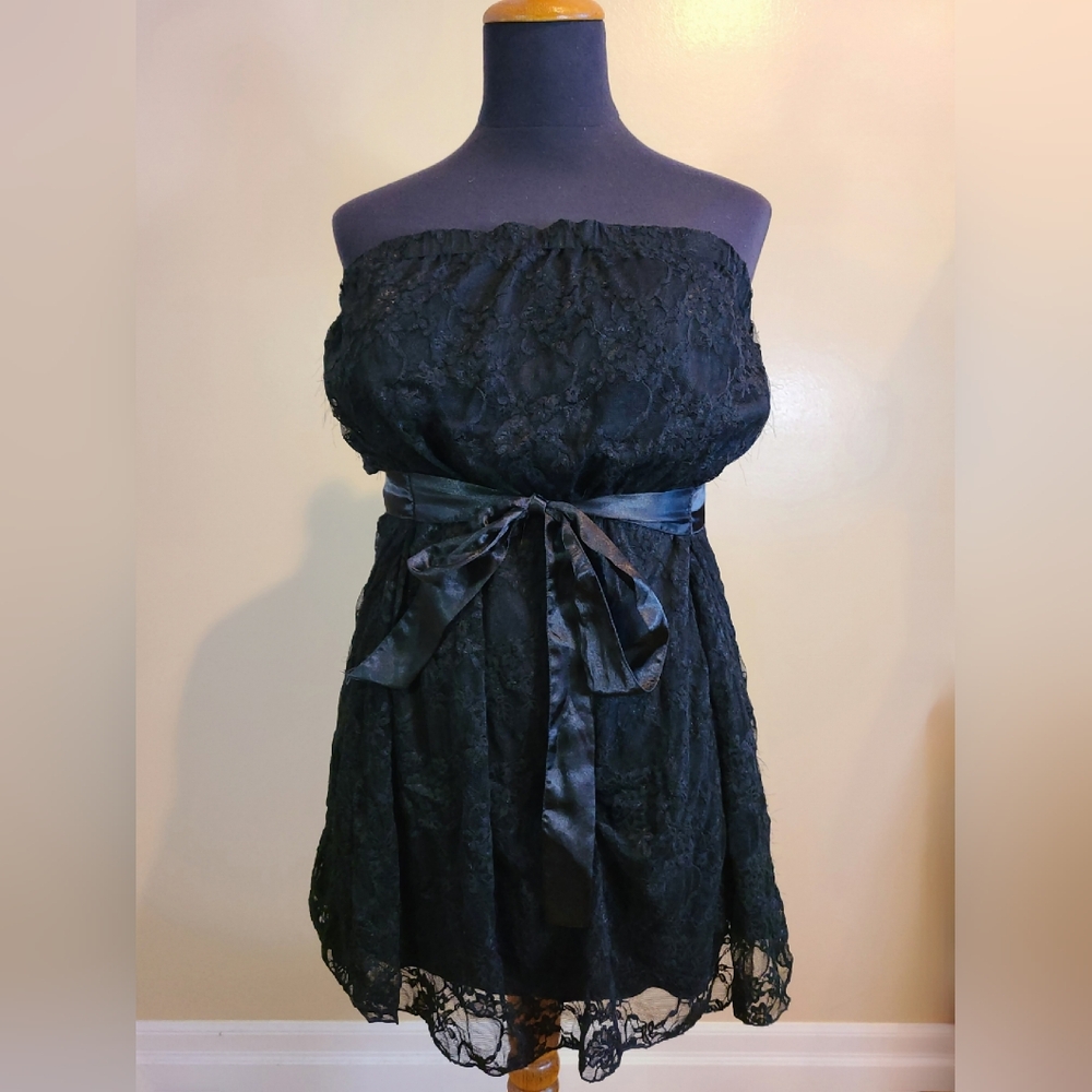Black Lace Strapless Top